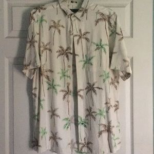 Men’s casual button up shirt